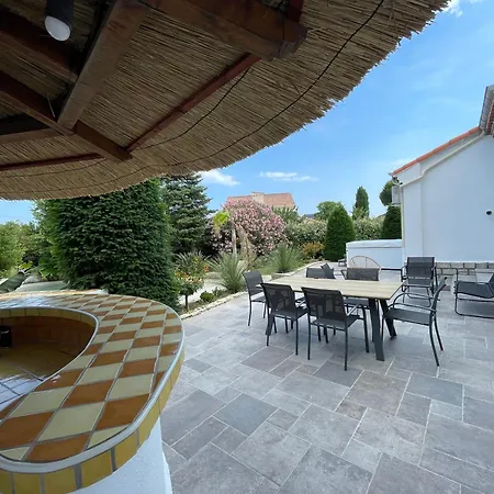 Au Lagon De Thau 弗龙蒂尼昂