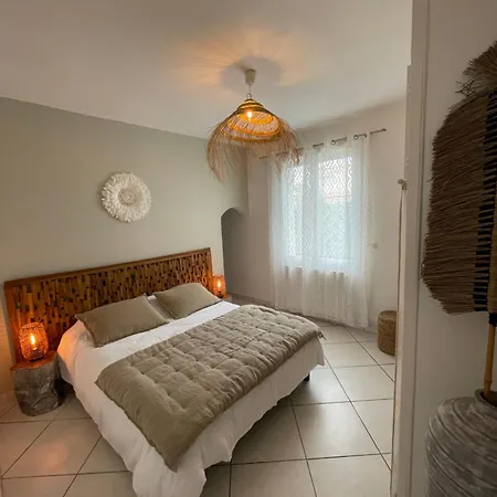 Au Lagon De Thau 弗龙蒂尼昂