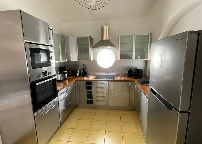 Au Lagon De Thau Villa